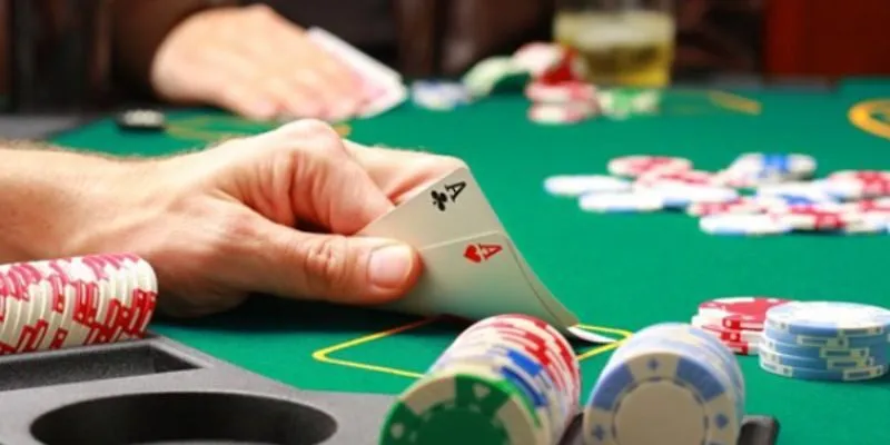 Tìm hiểu chiến lược và cách chơi Bài poker 8DAY chi tiết nhất 
